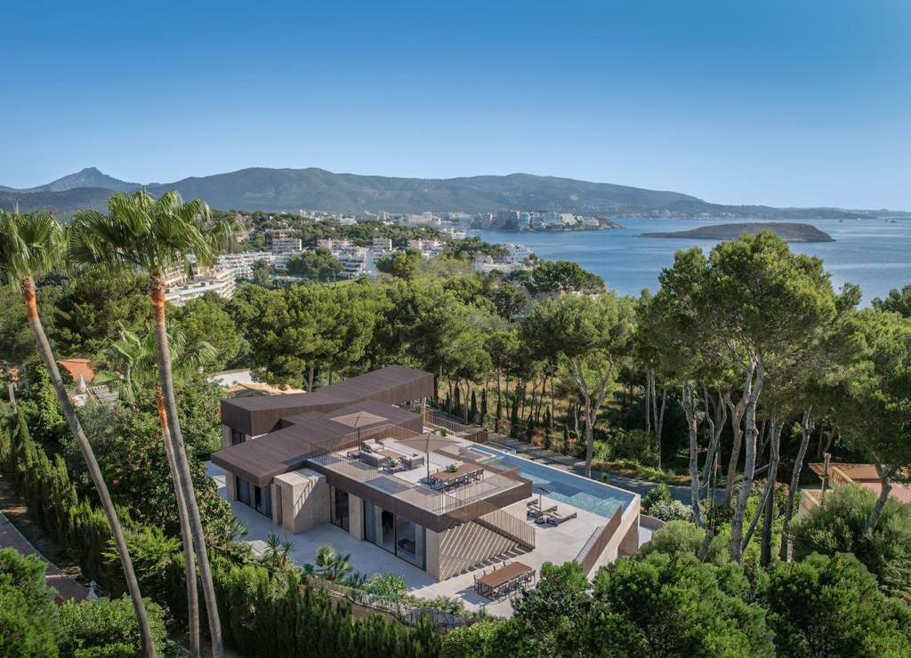 An image of a sea view project in Cap Falco, Cala Vinyes, highlighting a modern architectural design that takes full advantage of the stunning Mediterranean views. The property is set in a prime location, offering expansive floor-to-ceiling windows to capture panoramic vistas of the sea and surrounding landscape. The project features open-plan living areas, spacious terraces, and high-end finishes, designed for luxurious living. Outside, there are planned spaces for a private pool, gardens, and relaxing outdoor areas, providing the perfect coastal retreat in this exclusive area.